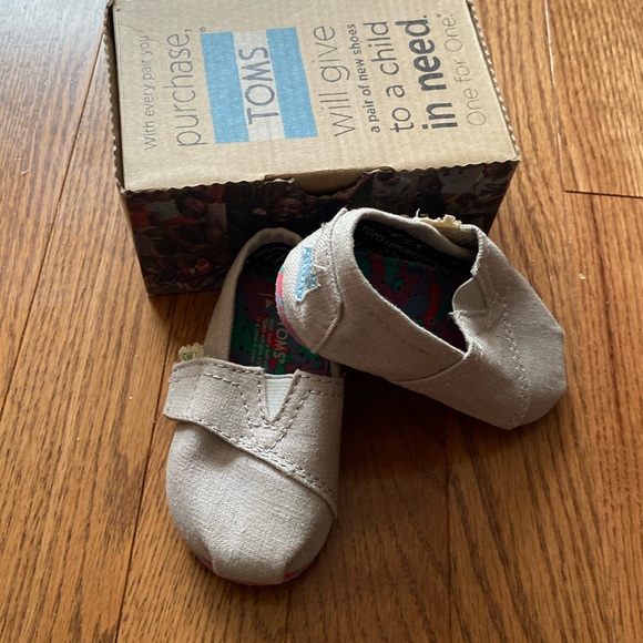 TOMS GREY EARTHWISE CLASSICS TODDLER SIZE 4 - Picture 1 of 6